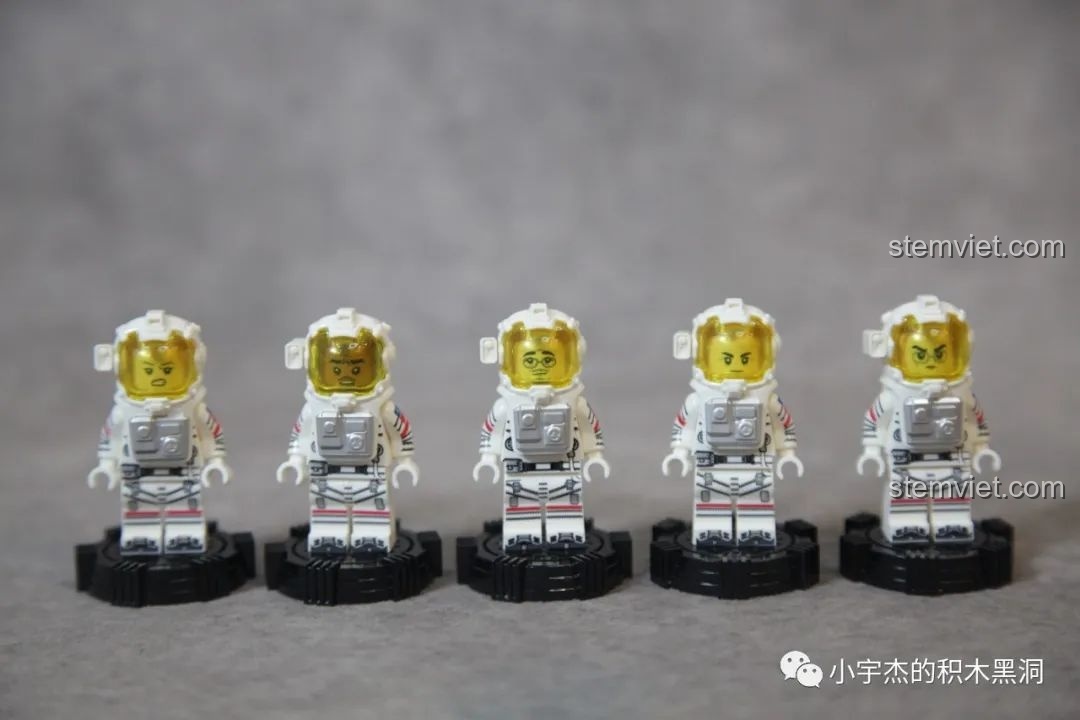 5 minifigures phi hành gia đã đội mũ bảo hiểm, sẵn sàng cho nhiệm vụ trong bộ SEMBO 107105.