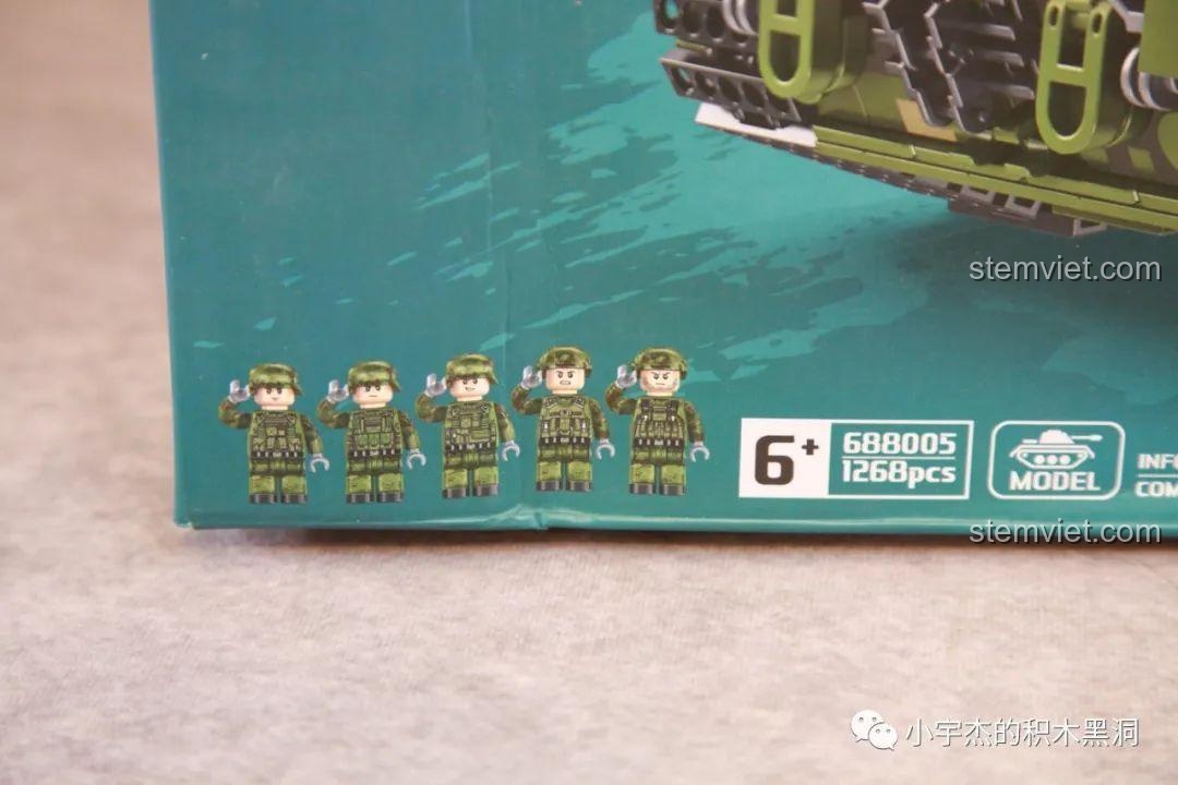 Cận cảnh 5 minifigures binh sĩ quân đội trên hộp đồ chơi lắp ghép PGZ-09 688005.
