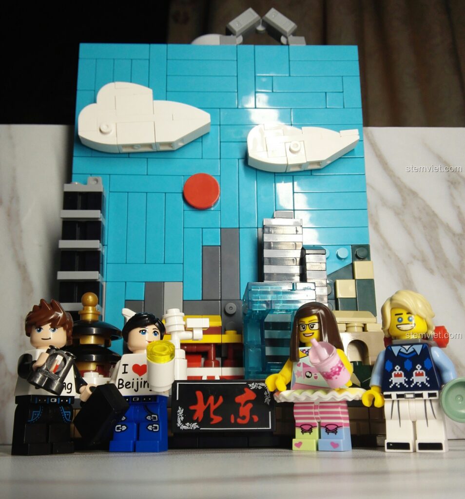 Mô hình Bắc Kinh PanlosBrick 656001 hoàn thành với các nhân vật minifigures, tái hiện cảnh quan thành phố sống động.
