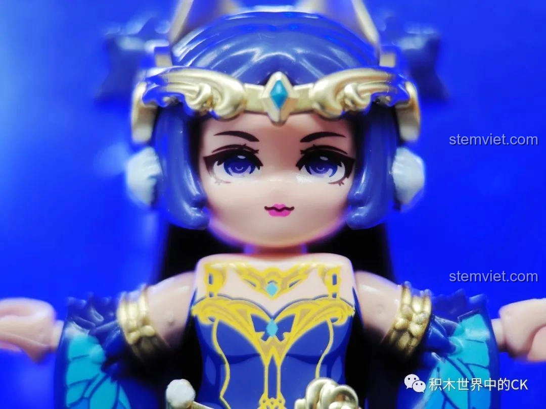 Góc nhìn khác của mô hình Keeppley K21103 Điêu Thuyền Giấc Mơ Đêm Hè dưới ánh sáng, Điêu Thuyền trên xích đu.