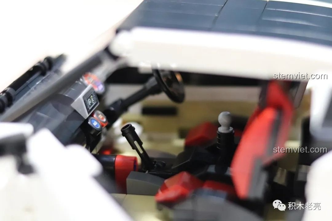 Mô hình xe đua Nissan GTR R35 lắp ráp Double Eagle 61020 phiên bản đua, góc nhìn ngang bên phải.