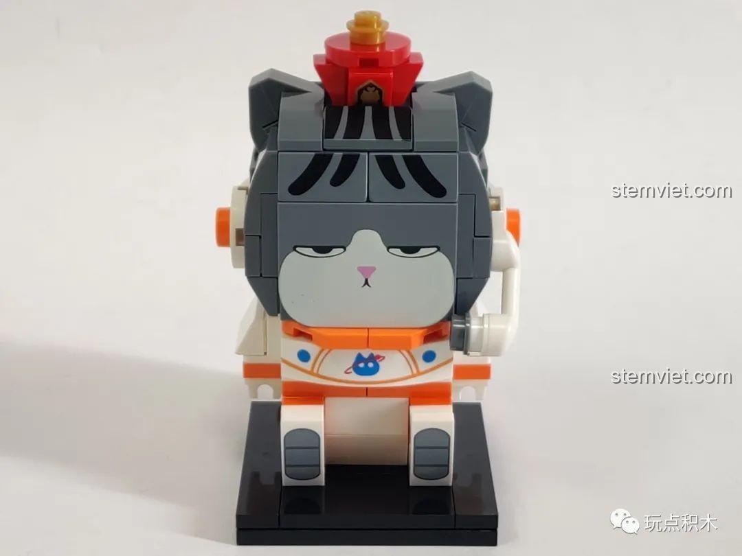 Mô hình lắp ráp GUDI Ngự Hoàng Vạn Tuế 52052 Phi Hành Gia hoàn chỉnh từ phía trước.