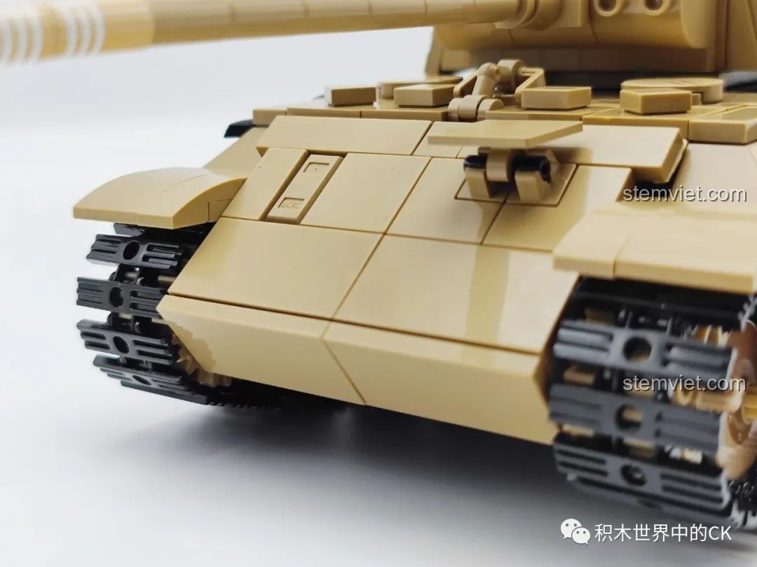 Mô hình CaDA C61073 Panzerkampfwagen V hoàn chỉnh, sẵn sàng để trưng bày hoặc điều khiển.