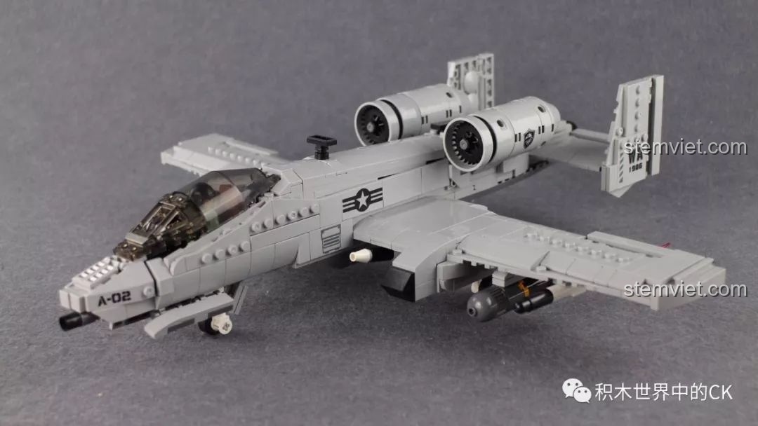 Mô hình máy bay cường kích A-10 Thunderbolt II 6022 đã hoàn thiện, sẵn sàng để trưng bày.