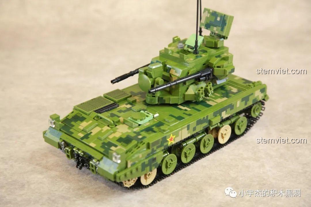 Mô hình Panlos Brick 688005 Xe chiến đấu phòng không Type 09 hoàn chỉnh sau khi lắp ráp.