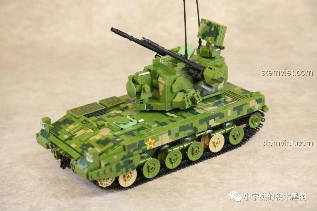 Góc nhìn chính diện của mô hình Pháo cao xạ tự hành Type 09 688005 hoàn chỉnh.