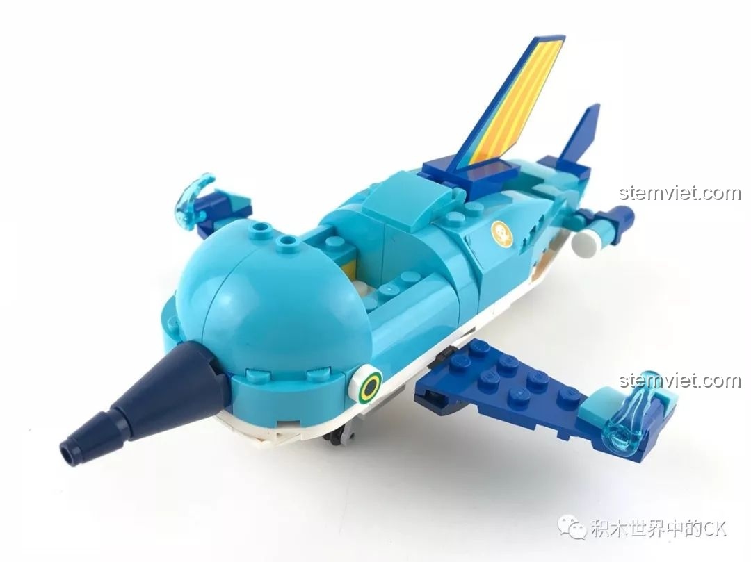 Mô hình Tàu Ngầm Cá Kiếm Gup-B QMAN 3702 sau khi lắp ráp hoàn chỉnh, màu xanh dương chủ đạo.