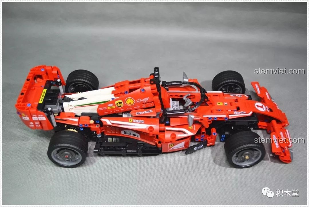 Mô hình Xe Đua Công Thức 1 Ferrari FRR-F1 hoàn chỉnh sau khi lắp ráp.