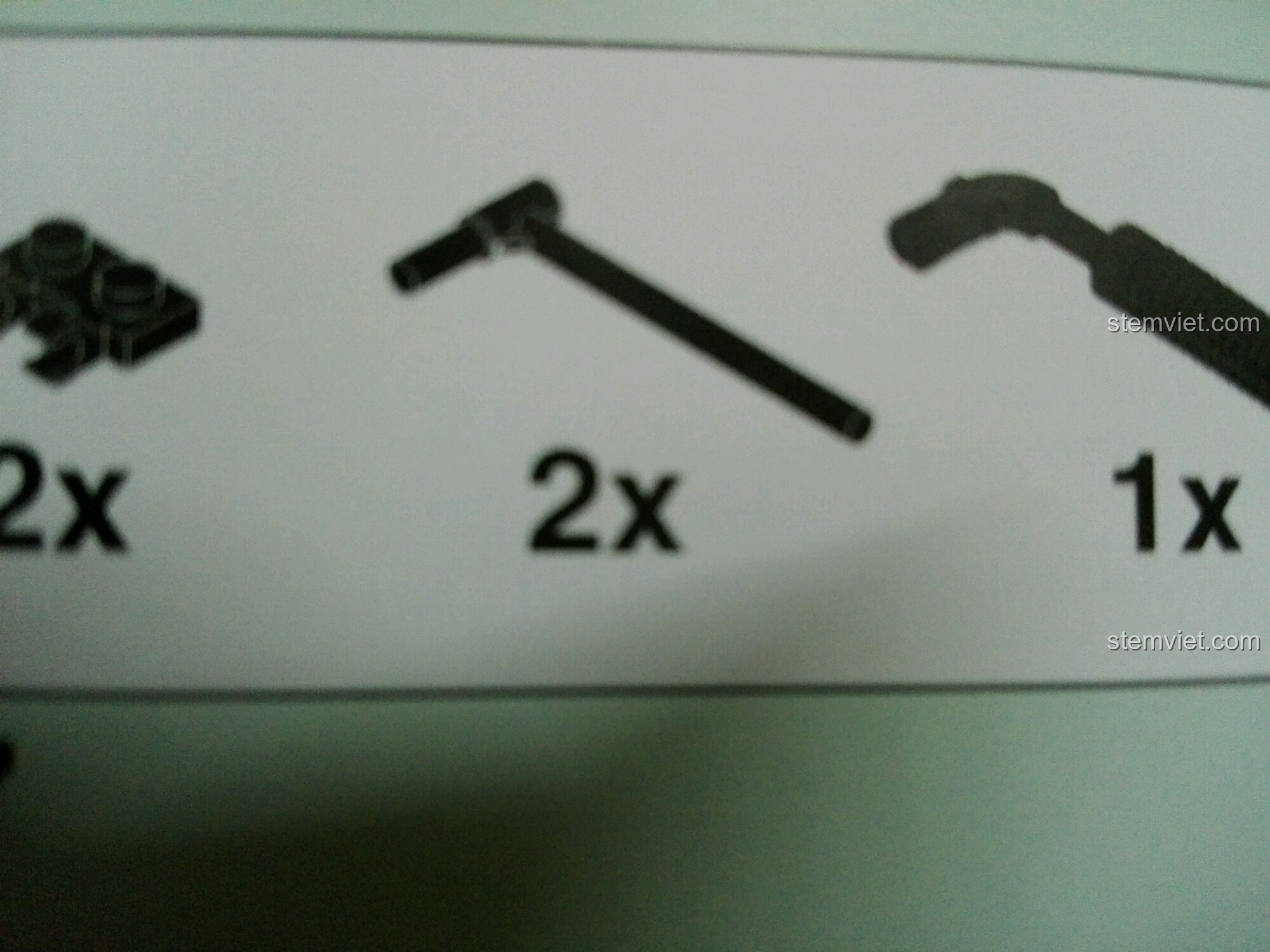 Mô hình xe tải địa hình hạng nặng Unimog XB-03026 đã hoàn thiện, nhìn từ góc chéo phía trước.