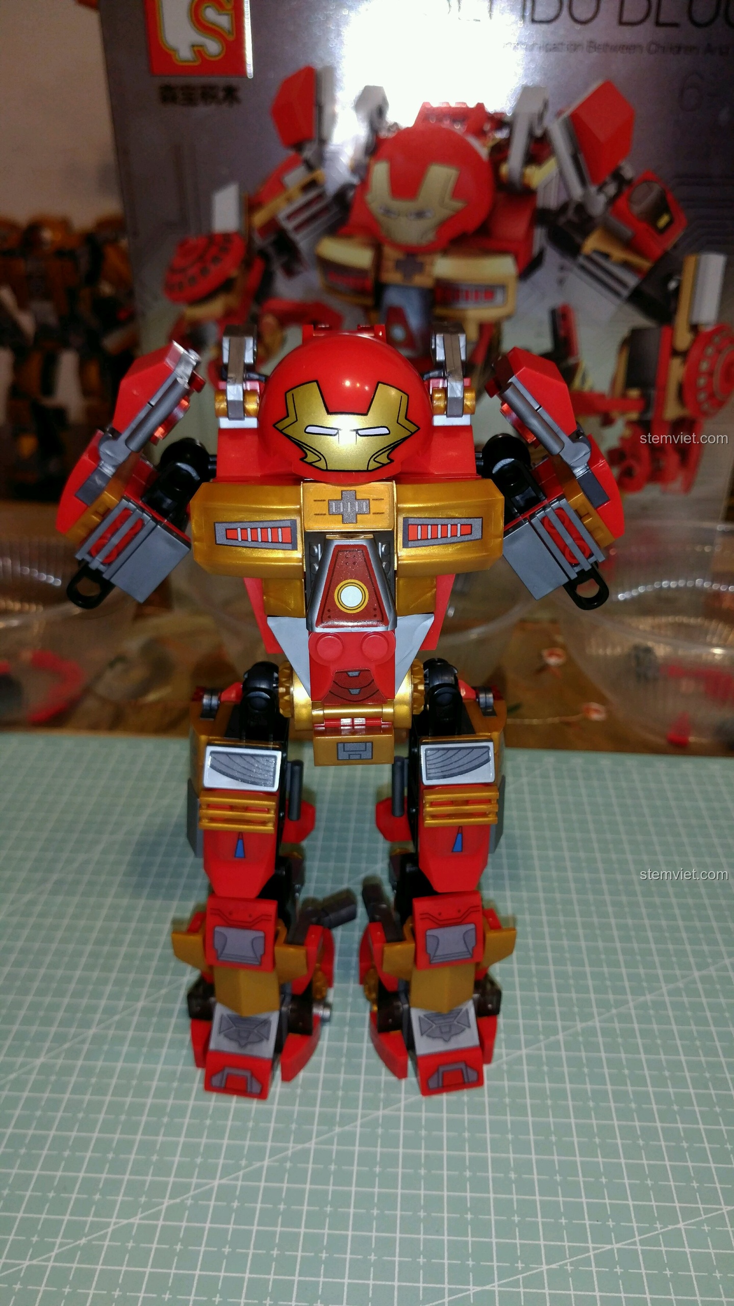 Mô hình Hulkbuster MK16 hoàn thiện từ bộ đồ chơi Mô hình Iron Man Hulkbuster MK16 Sembo xịn giá rẻ.