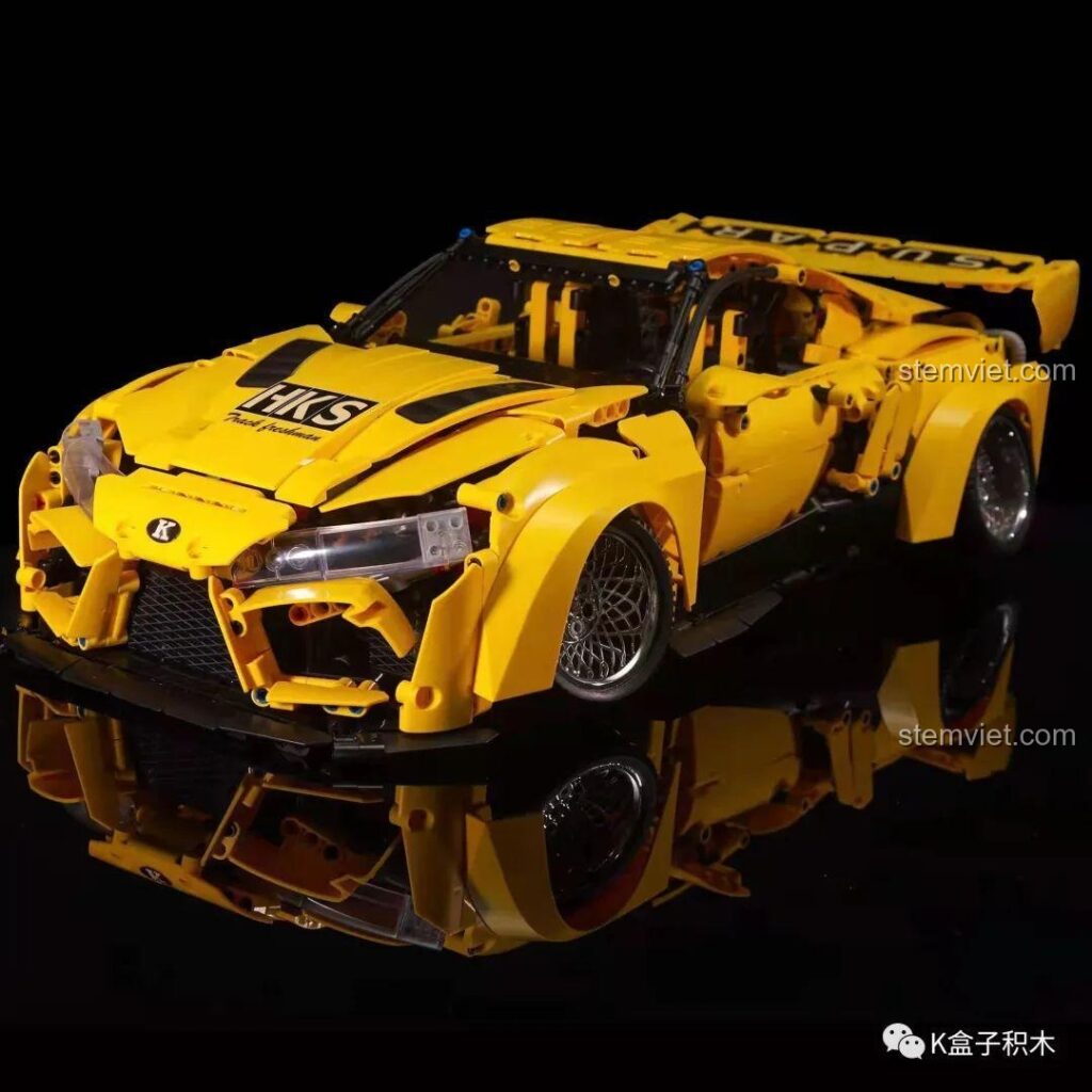 Mô hình K Box 10249 Toyota Supra màu vàng nổi bật, chi tiết sắc nét, sẵn sàng trưng bày.