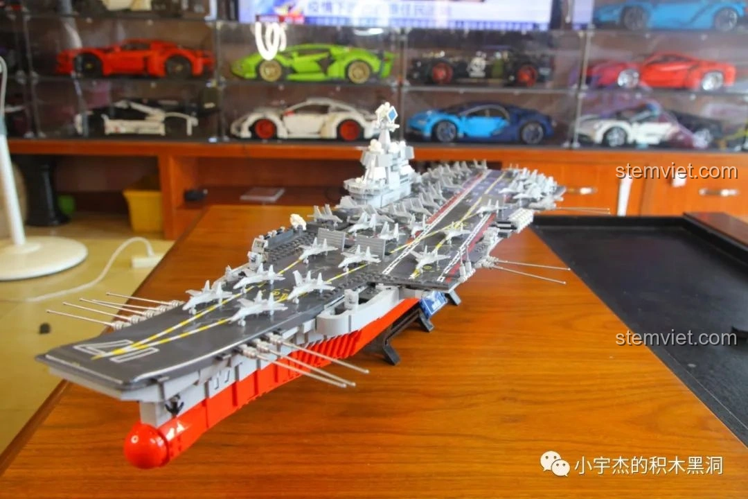 Mô hình máy bay vận tải nhỏ lắp ráp