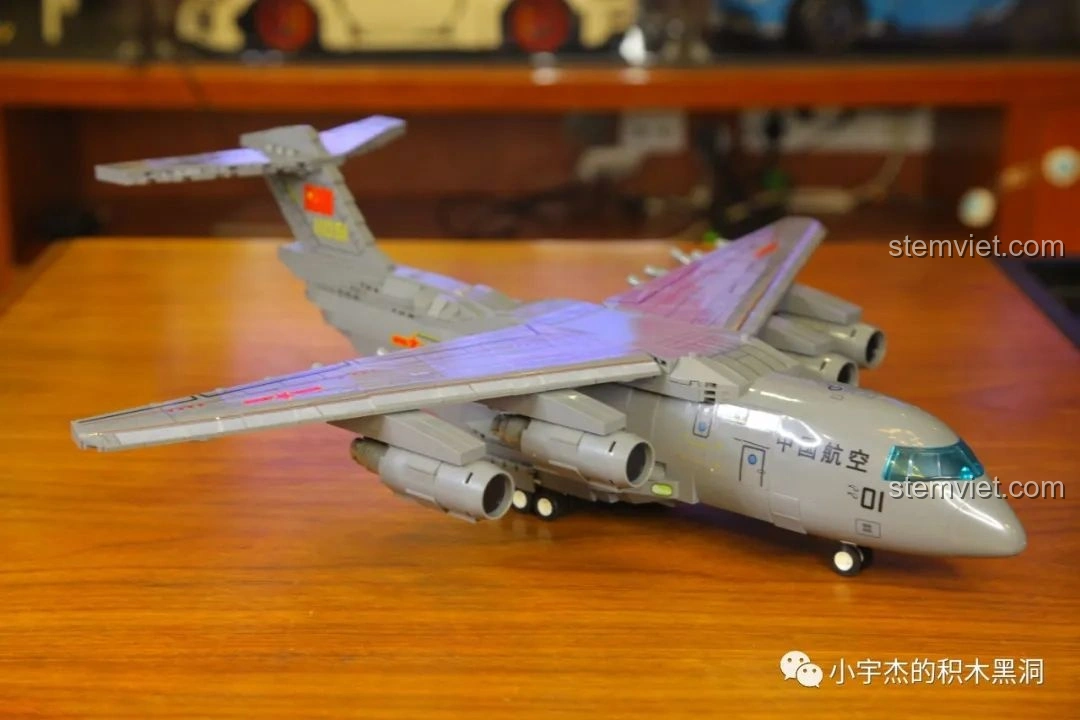 Mô hình máy bay vận tải quân sự Vận-20 SEMBO 202130 nhìn từ phía sau