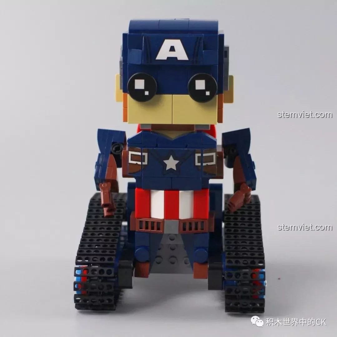 Mô hình Robot Captain America 13041 hoàn chỉnh với bộ bánh xích và khiên Vibranium.