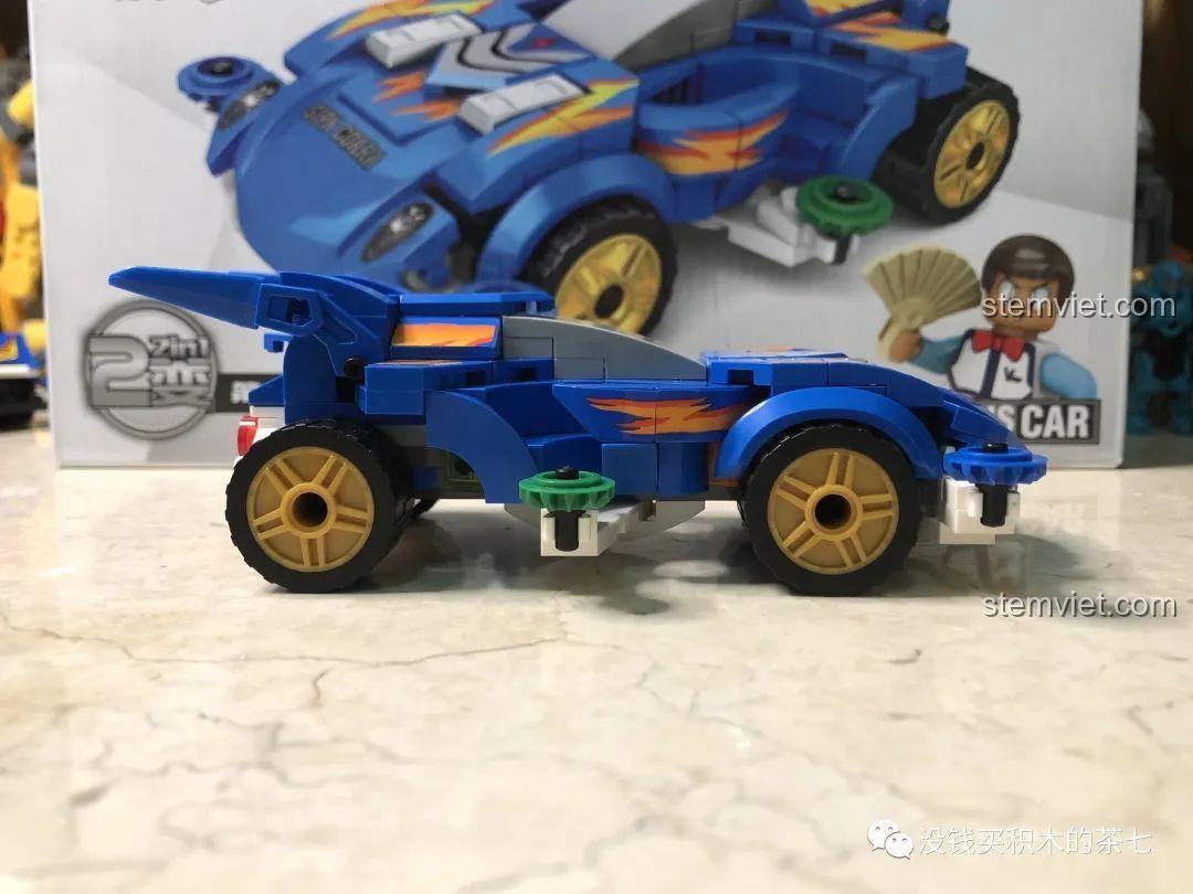 Mô hình xe đua Spin Cobra Sembo 607071 đã lắp ráp xong, đặt trước hộp sản phẩm.