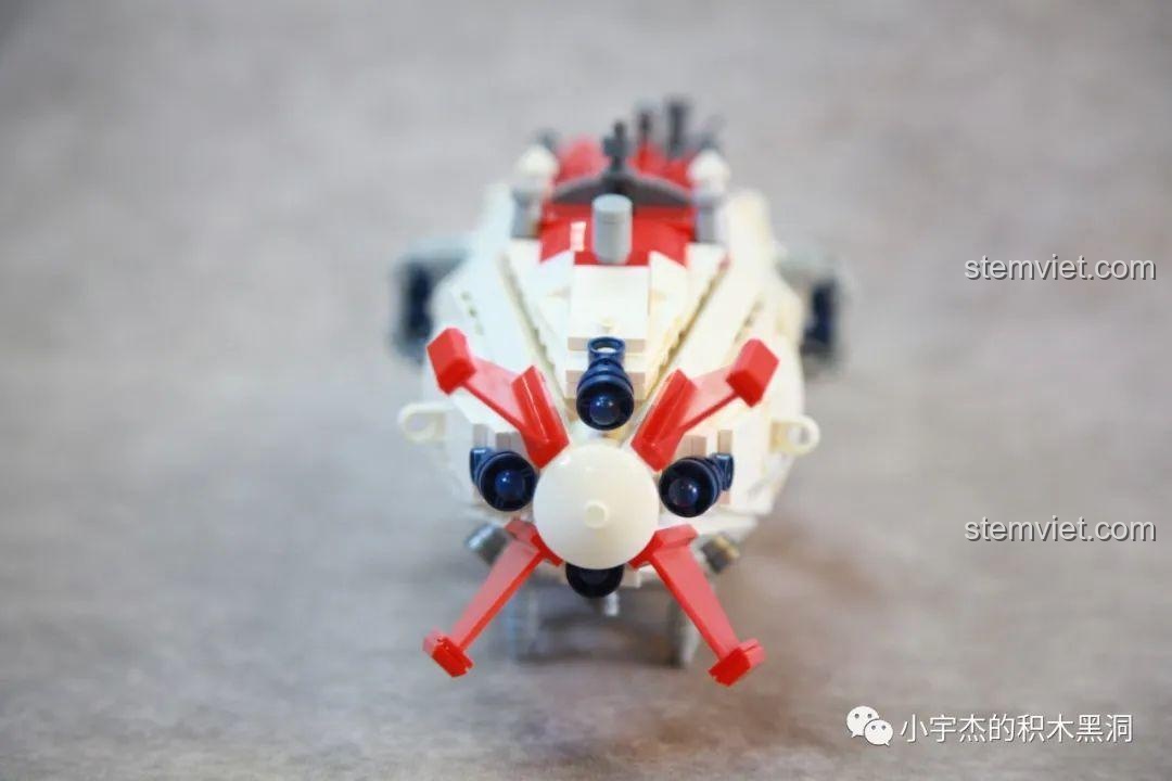 Mô hình tàu lặn Giao Long số 1 PanlosBrick 688009 hoàn thành, góc nhìn chéo.