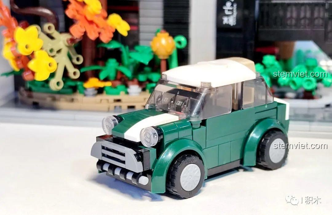 Cận cảnh mô hình xe hơi mini màu xanh trong bộ lắp ghép Biệt thự Hiện đại Phong cách Hàn Quốc 10205.