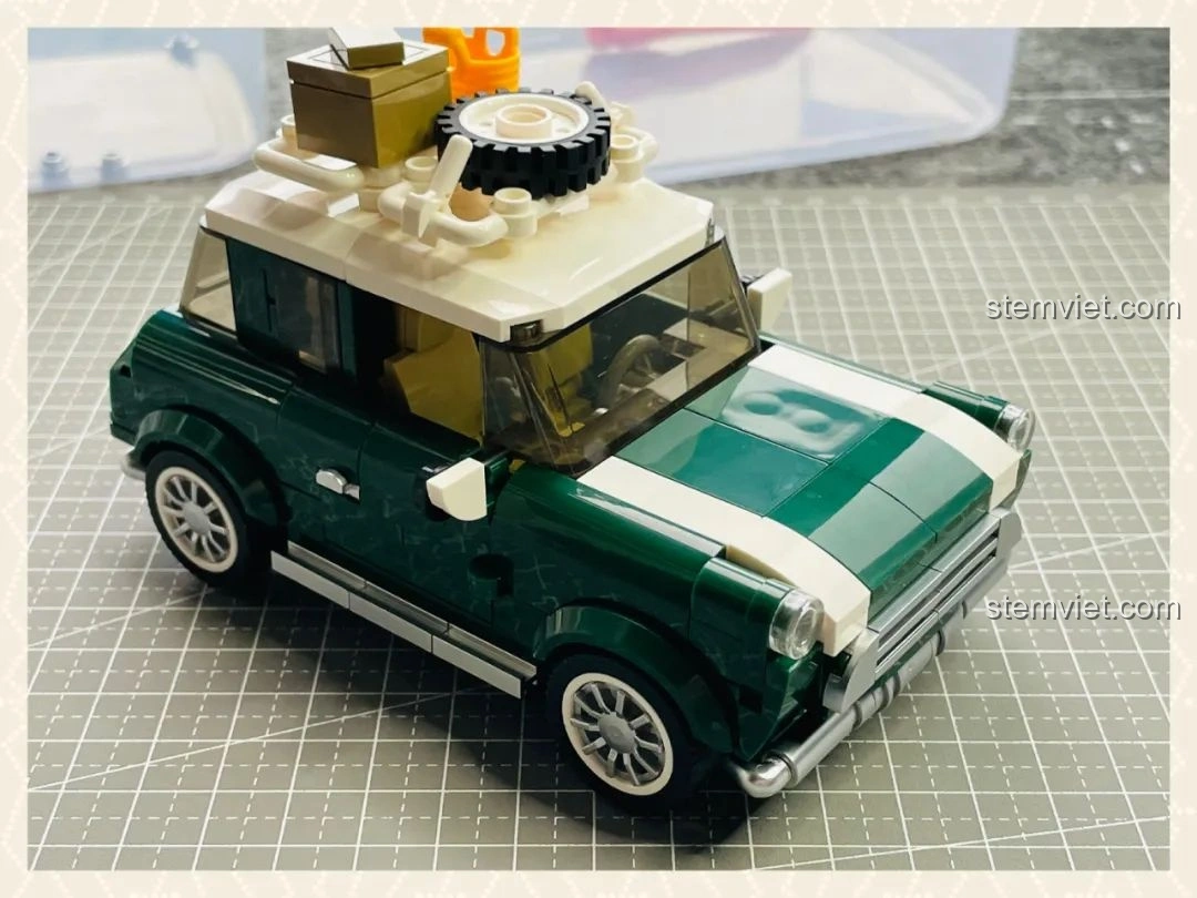 Mô hình xe MINI Camper Thời Gian Hè Power Block PB8804 đã hoàn thiện, nhìn từ góc nghiêng, thể hiện vẻ đẹp tổng thể và chi tiết.