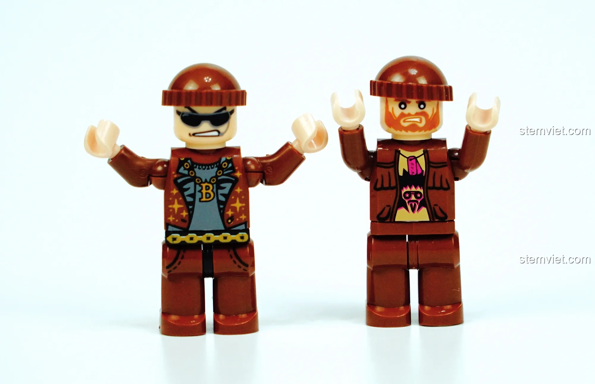 Mô hình Xe Monster Truck XB 03025 hoàn thiện với màu đỏ đen và các chi tiết hầm hố.