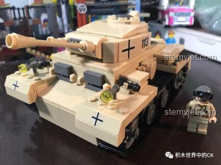 Mô hình Xe tăng Đức Panzer III KAZI KY82008 hoàn thiện cùng minifigure lính tăng, một bộ lắp ráp chi tiết.