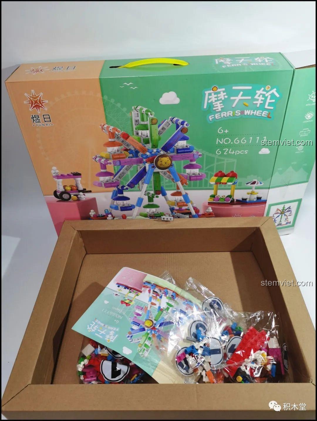 Mở hộp đồ chơi xếp hình Yunri 66111 Mô Hình Vòng Quay Ferris Wheel, bên trong có sách hướng dẫn và các túi mảnh ghép.