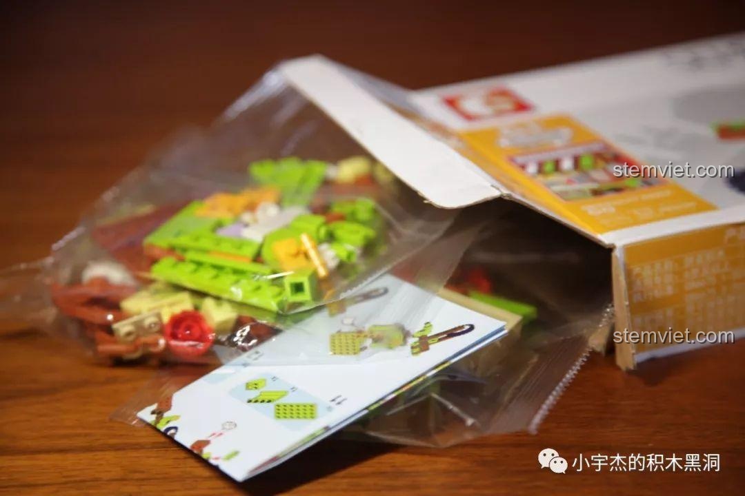 Mở hộp bộ lắp ráp Xe bán sushi Sembo 601205, chuẩn bị cho mô hình thứ hai trong bộ sưu tập.