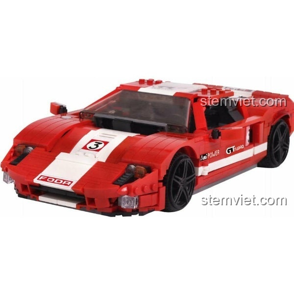 Hình ảnh người dùng cầm trên tay mô hình xe đua Ford GT 10001, cho thấy kích thước thực tế của sản phẩm.