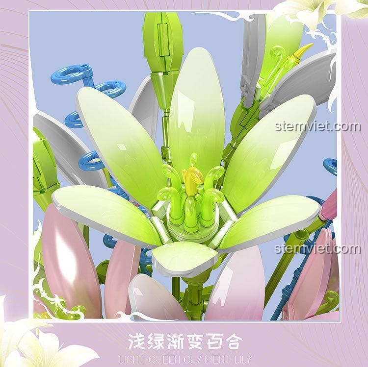 Cận cảnh một bông hoa ly màu xanh lá nhạt từ bộ đồ chơi mô hình Mould King 10057, cho thấy sự tinh tế trong thiết kế.