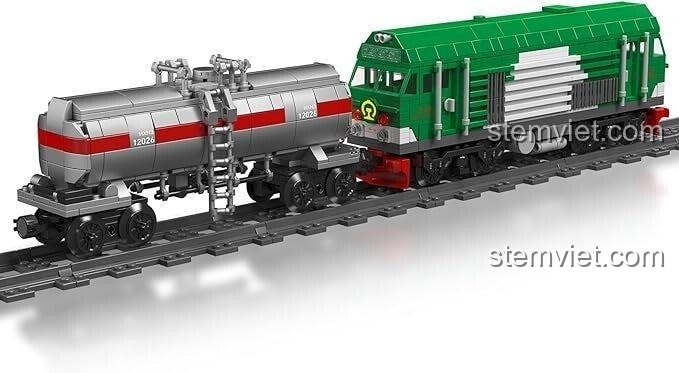 Mô hình Đầu Máy Diesel HXN 3 Mould King 12026 trên đường ray, đồ chơi lắp ráp chi tiết cho người lớn.