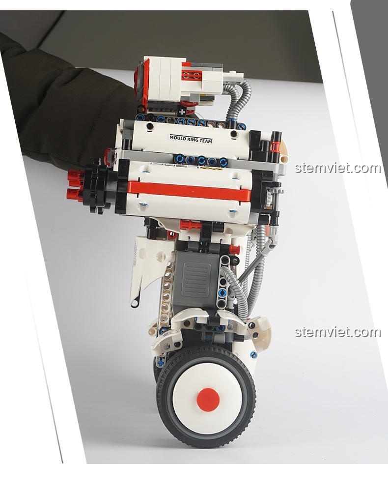 Ảnh chụp thực tế bộ lắp ráp Robot Tự Cân Bằng Poise, thể hiện thiết kế chi tiết và ấn tượng.