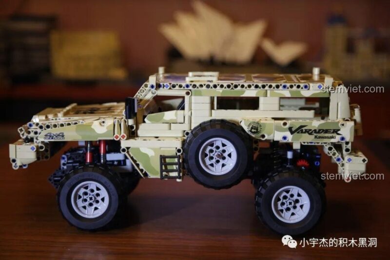 Góc nhìn từ phía trước của đồ chơi mô hình Quái thú bọc thép Marauder 13131, thể hiện sự hầm hố của phần cản trước.