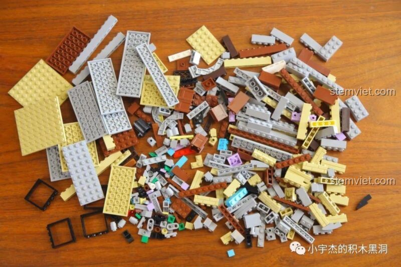 Quá trình lắp ráp tầng 2 của bộ đồ chơi mô hình Mould King 16038, thể hiện cấu trúc các phòng bên trong.