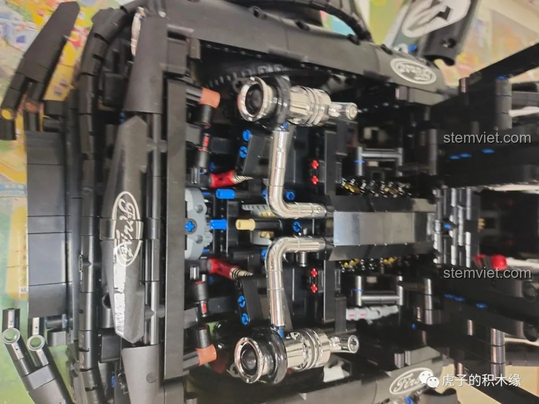 Hộp đồ chơi lắp ráp Mould King 13108 Ford Mustang Hoonicorn V2 với hình ảnh siêu xe hầm hố, tỉ lệ 1:8 và 2943 mảnh ghép.