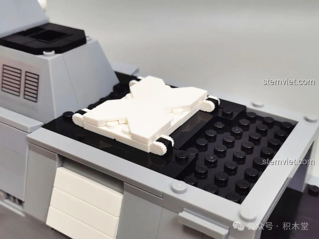 Chi tiết nắp che của hệ thống VLS trên bộ lắp ráp Khu trục hạm Type 055 8028 giá tốt.