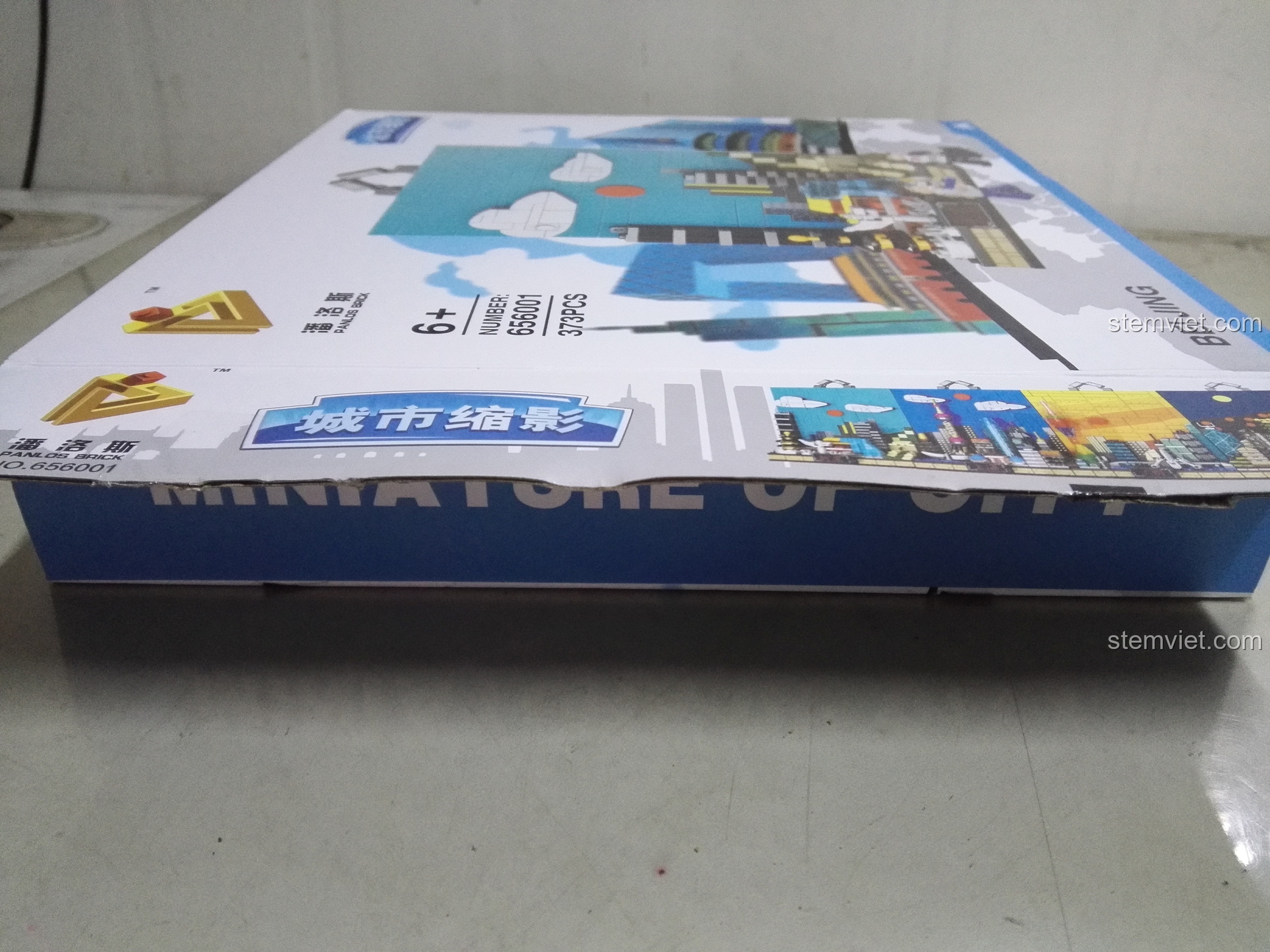 Nắp hộp đồ chơi PanlosBrick 656001 Mô hình Bắc Kinh, với thiết kế đóng gói kiểu Lego.