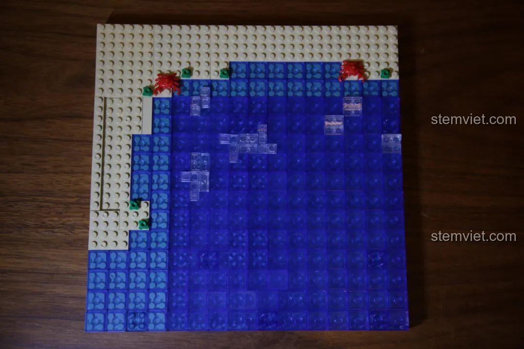 Phần nền biển của Bến Tàu Làng Chài hoàn thiện với hiệu ứng nước sâu, nông và sóng vỗ đẹp mắt.