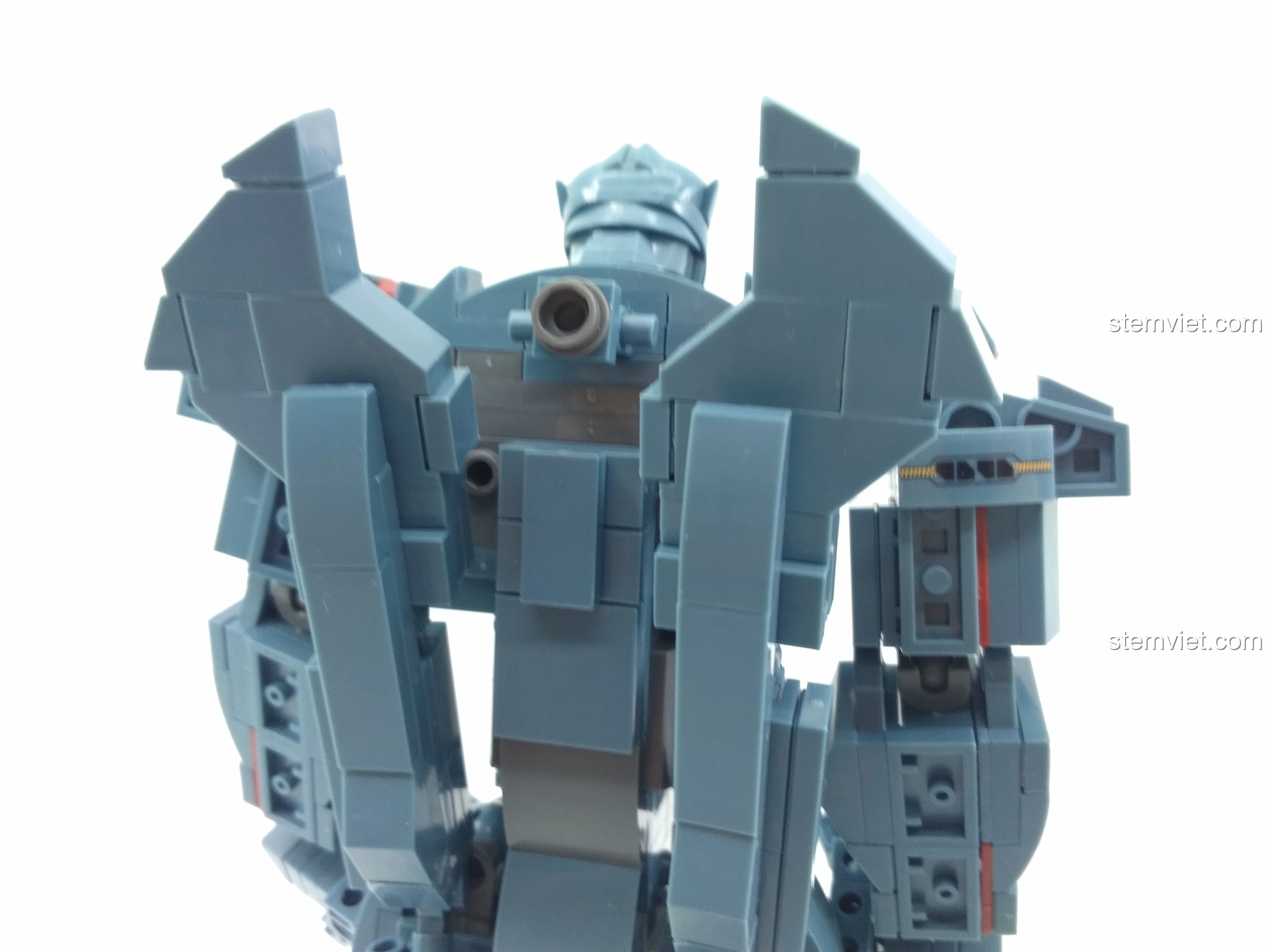 Cận cảnh phần lưng và vai của bộ lắp ráp Người Máy Gipsy Avenger Sluban M38-B0726A.