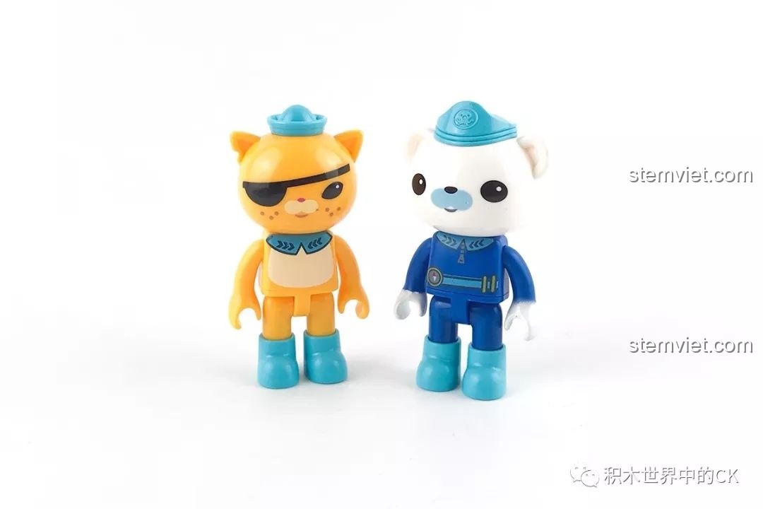 Hai nhân vật minifigures Thuyền trưởng Barnacles và Kwazii từ bộ đồ chơi Tàu ngầm GUP-S cho bé trai từ 6 tuổi.