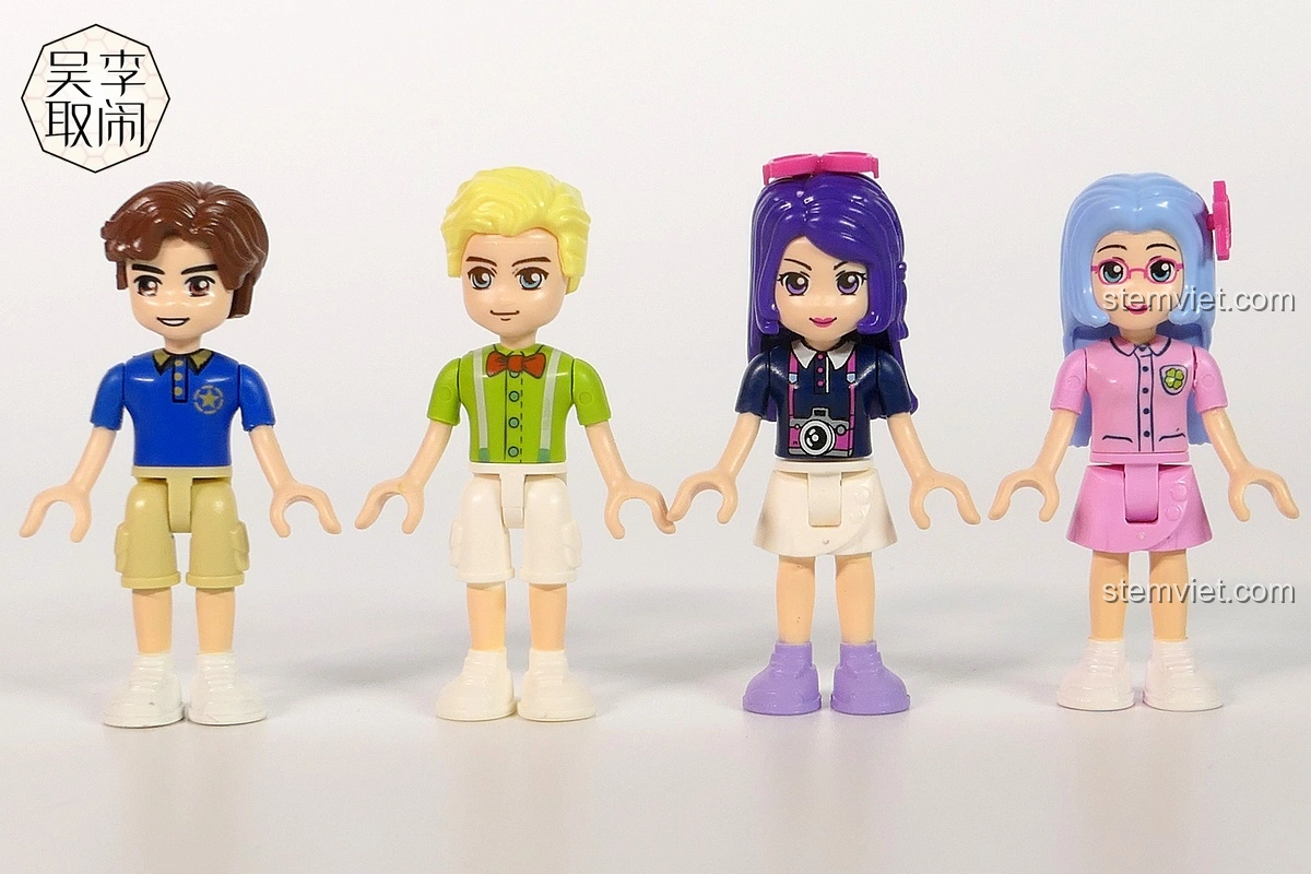 Bốn nhân vật minifigures Ryan, Lambert, Dorothy, Abby của bộ lắp ráp Vòng Quay Ngựa Gỗ Mộng Mơ Enlighten 2016.