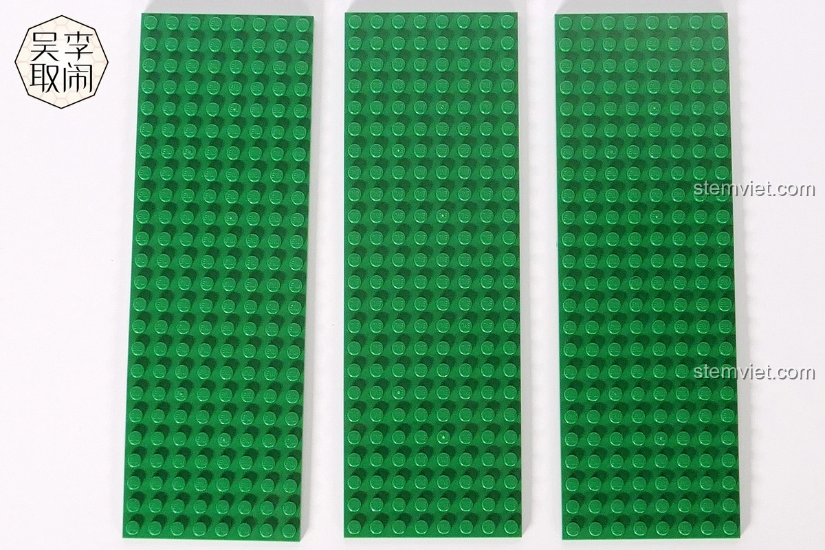 Ba tấm đế màu xanh lá cây kích thước 8x24 của bộ lắp ráp Vòng Quay Ngựa Gỗ Mộng Mơ Enlighten 2016.