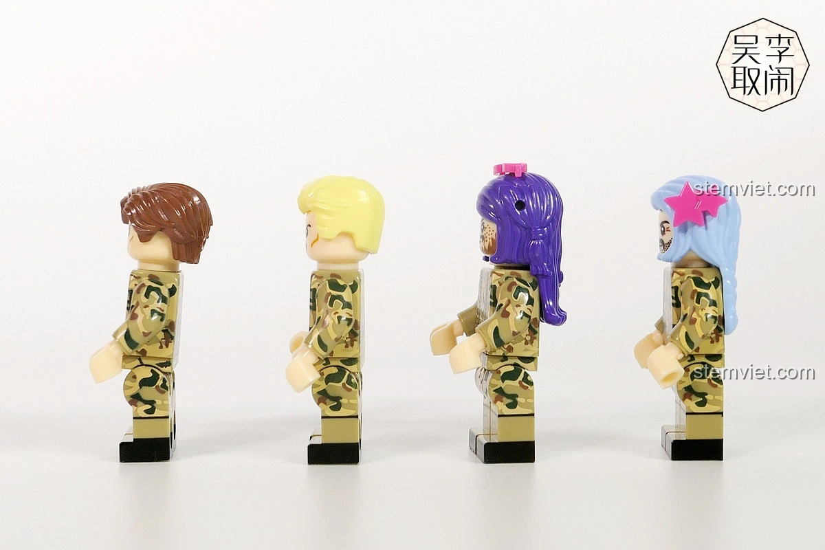 Góc nghiêng của các nhân vật minifigures với kiểu tóc thay đổi trong bộ Enlighten 2016 Vòng Quay Ngựa Gỗ Mộng Mơ.