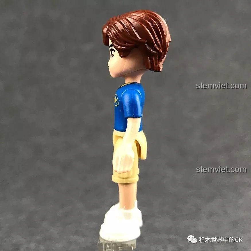 Góc nghiêng nhân vật minifigure Ryan trong bộ xếp hình Tàu Hỏa Vui Nhộn Qman 2015.