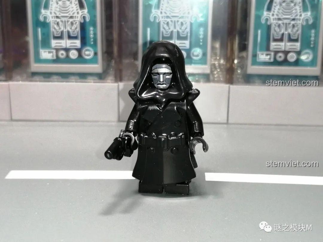 Minifigure Quản lý (Front Man) trong bộ Renzaima 102, thân đen trơn, mặc áo choàng và đeo mặt nạ đa giác.
