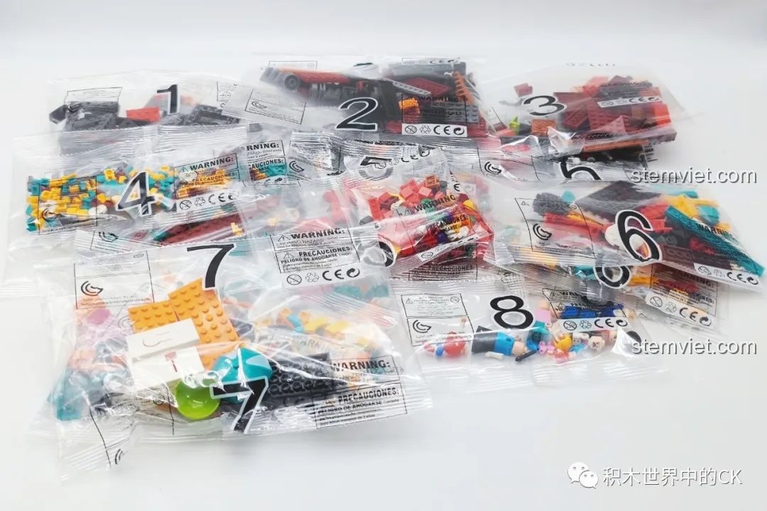 Các túi gạch được đánh số từ 1 đến 8 của bộ Zhegao DZ 6134 Mô hình xe tải độc đáo.