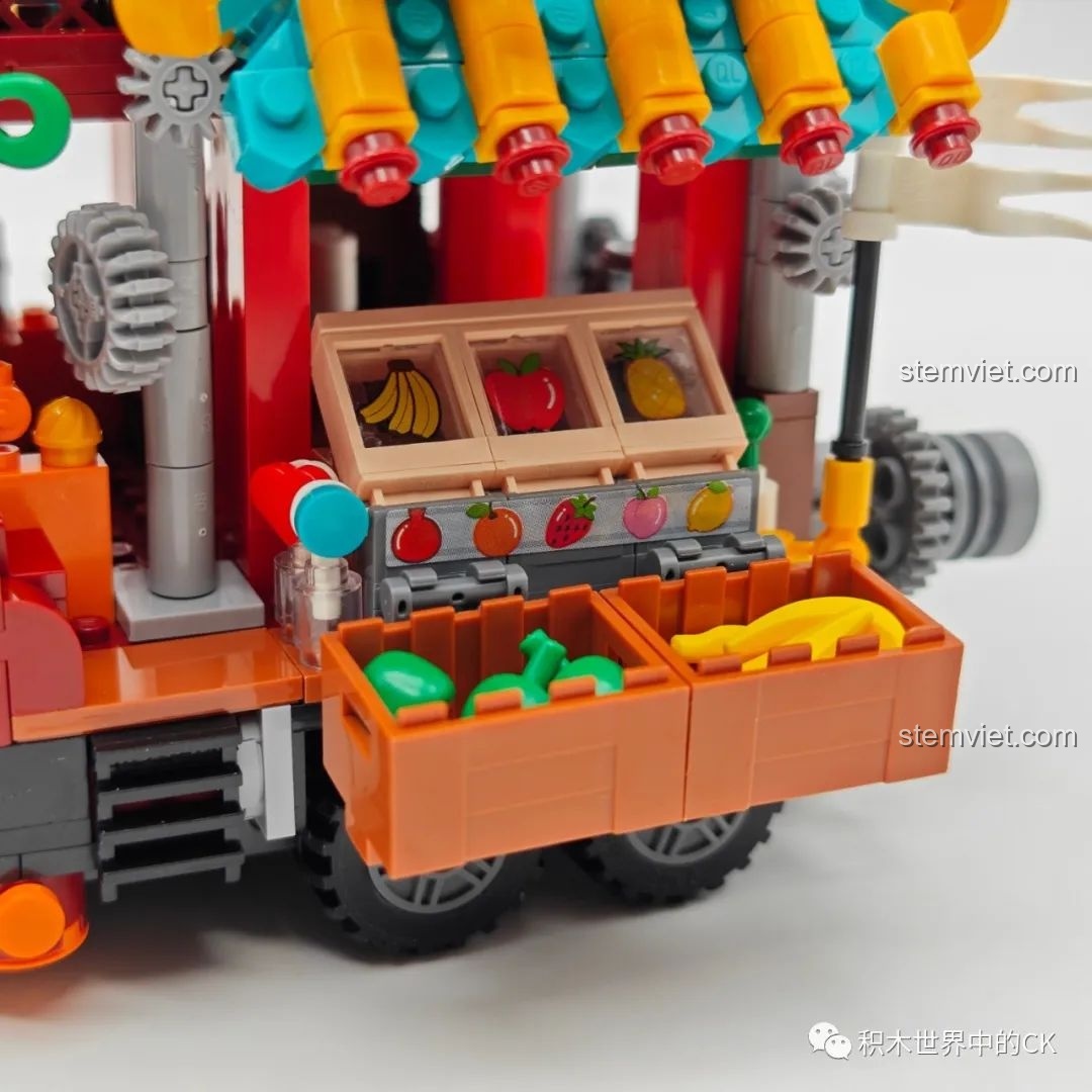 Quầy trái cây ở tầng một của mô hình xe tải Zhegao DZ 6134.