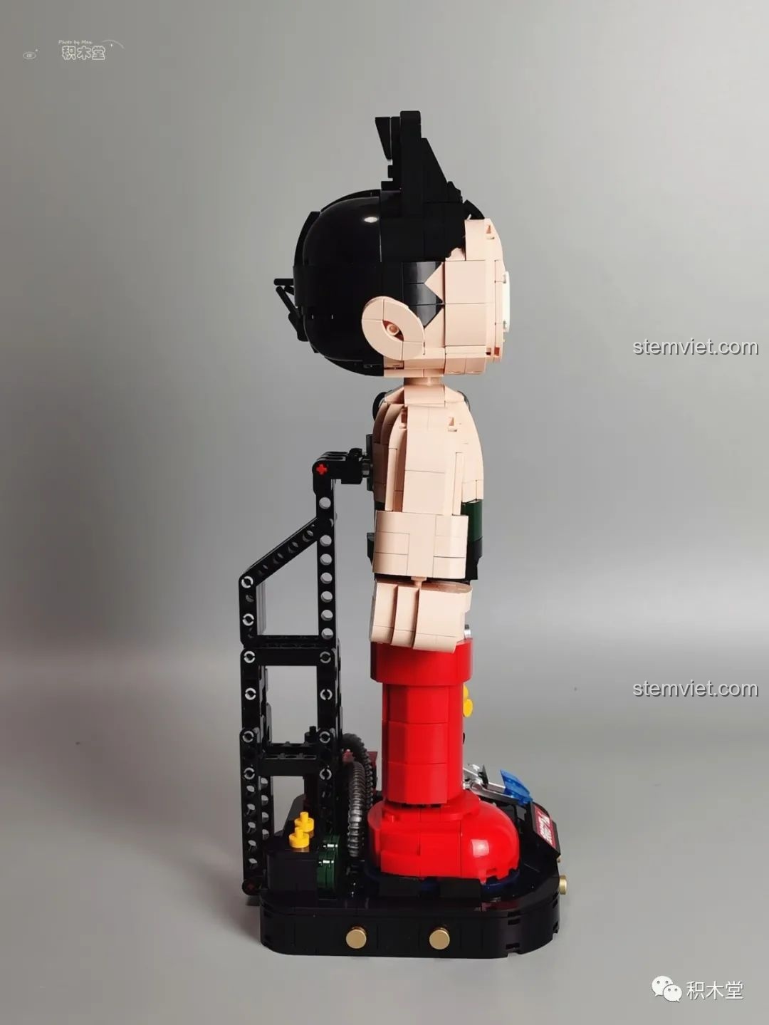 Mô hình Astro Boy Pantasy 86203 hoàn thiện nhìn từ trên cao xuống.