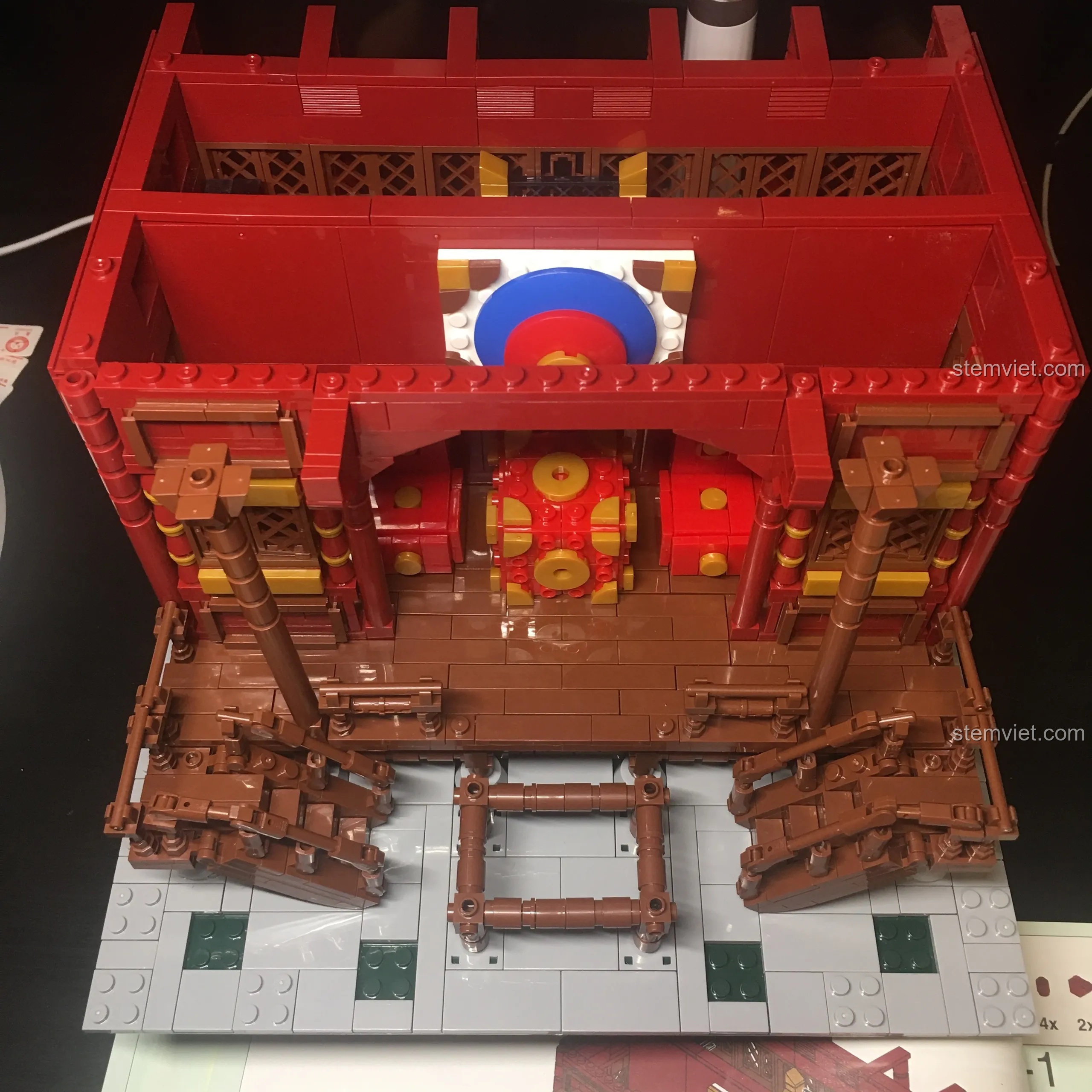 Nhìn từ trên xuống tầng hai đã hoàn thiện của mô hình Đại Hí Viện.