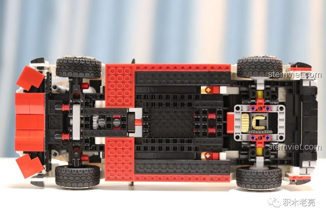 Mô hình xe đua Nissan GTR R35 lắp ráp Double Eagle 61020 phiên bản đua trong đêm với đèn pha sáng rực.