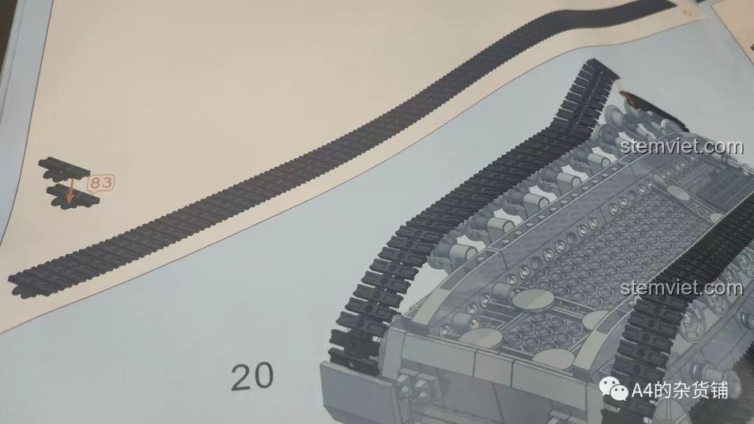 Các mắt xích riêng lẻ của bộ KAZI 82010 cần được nối lại với nhau để tạo thành dây xích hoàn chỉnh.