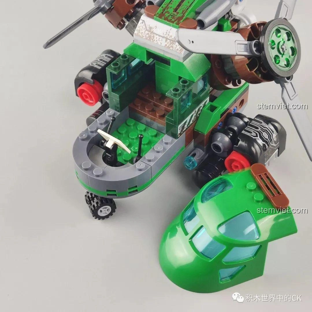 Cận cảnh nội thất khoang lái của trực thăng Winner 5101, hiển thị vô lăng và bảng điều khiển.